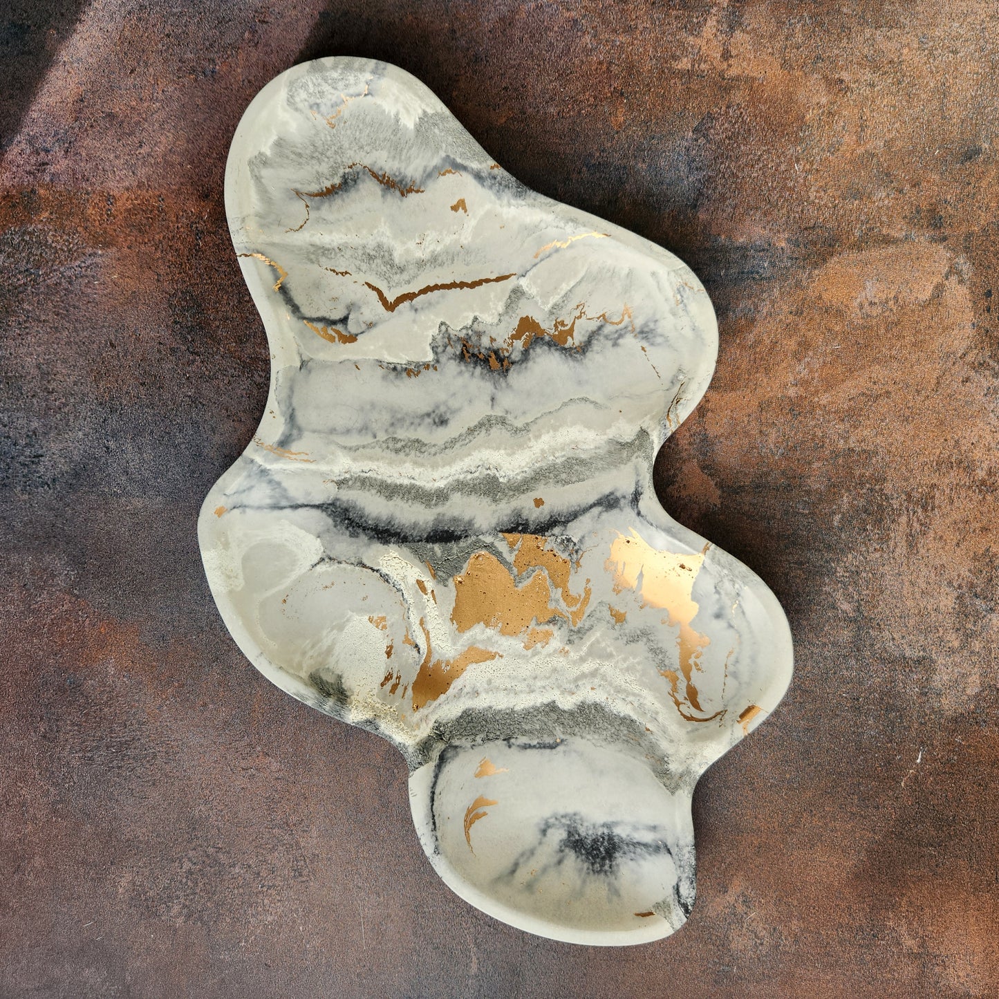 Curvy Tray by Fancy Concrete