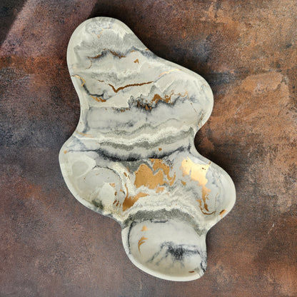 Curvy Tray by Fancy Concrete