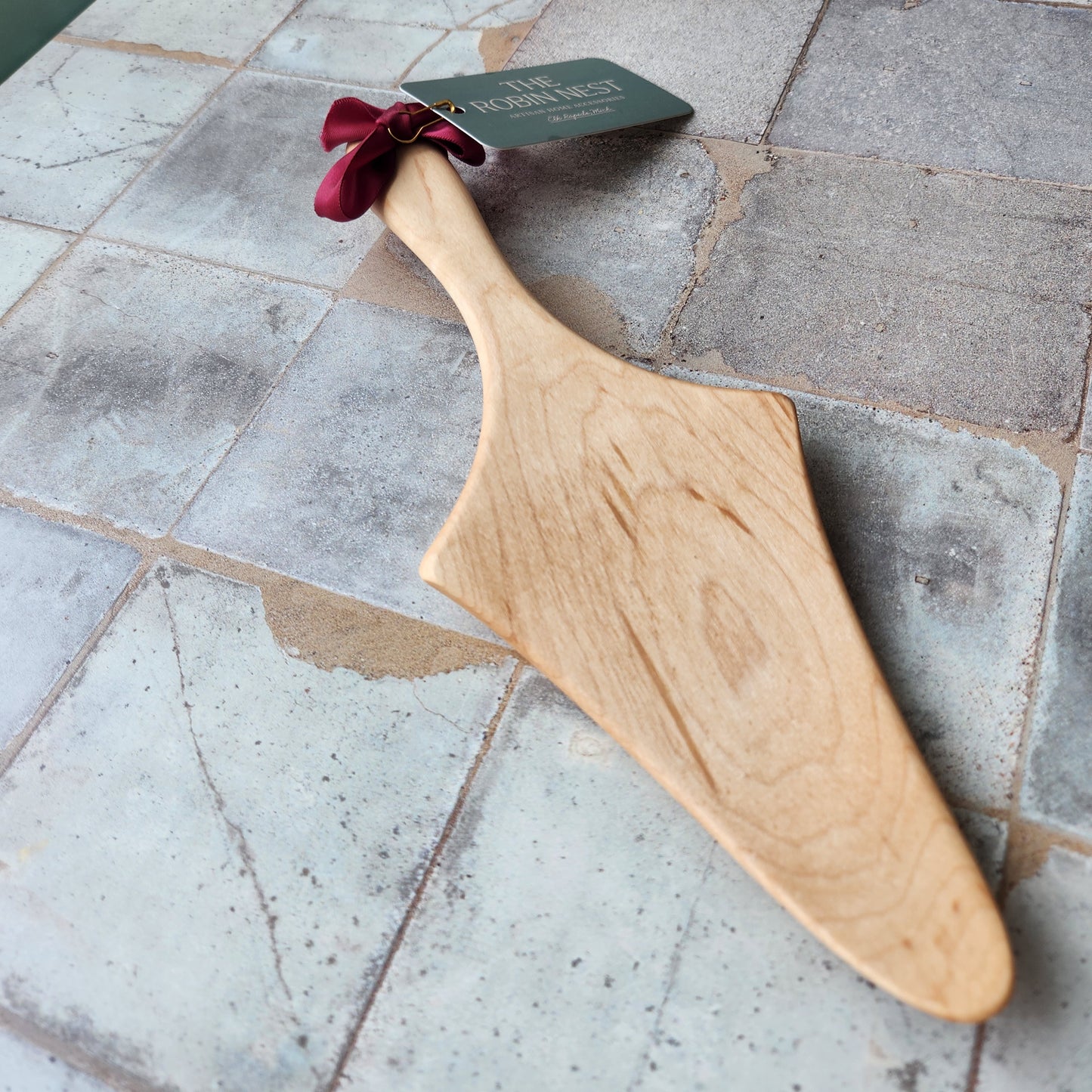 11" Pie Server - Bee's Oil Finish by Holland Bowl Mill