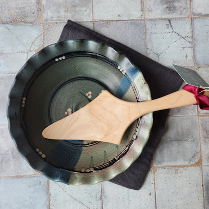 11" Pie Server - Bee's Oil Finish by Holland Bowl Mill
