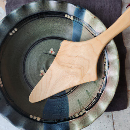 11" Pie Server - Bee's Oil Finish by Holland Bowl Mill