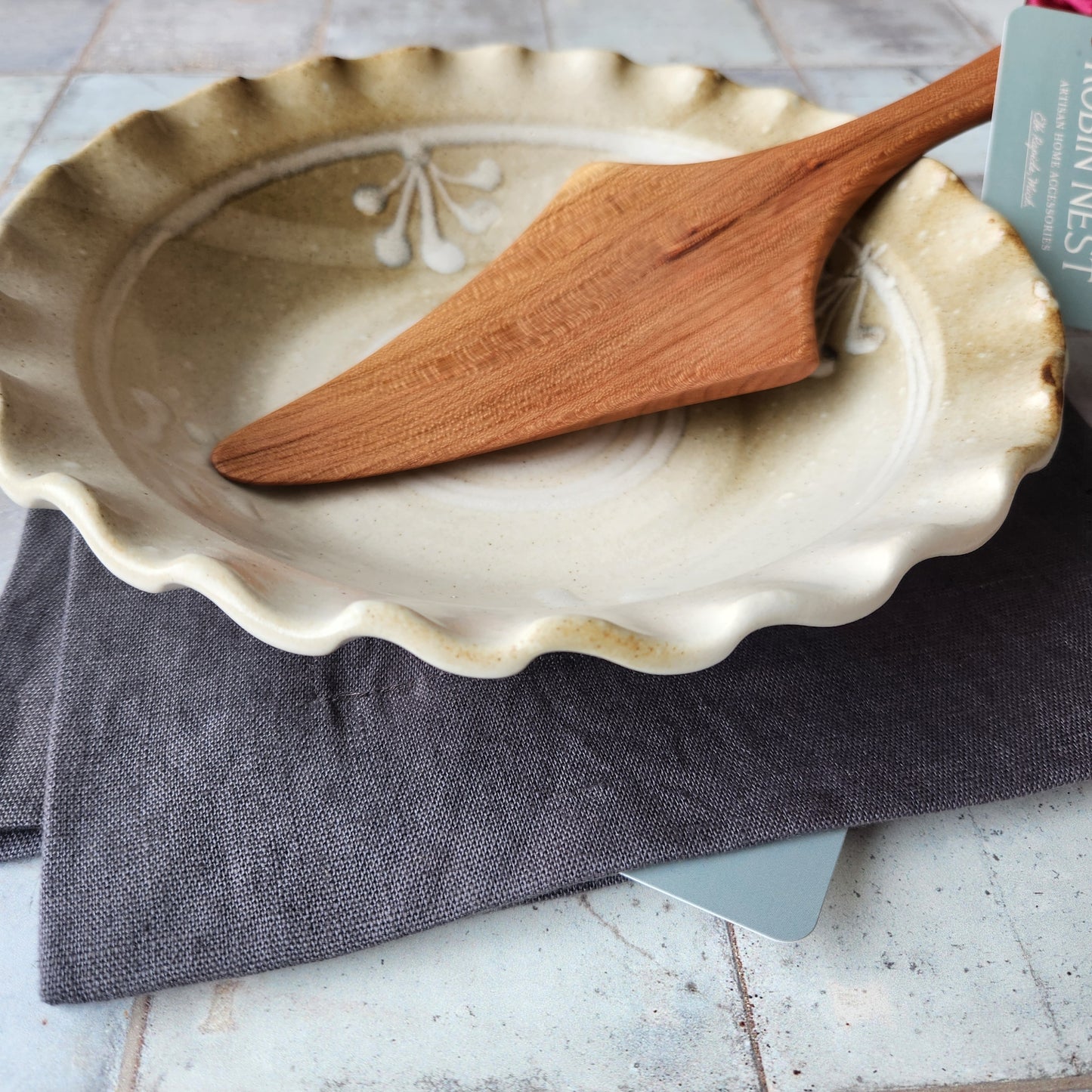 11" Pie Server - Bee's Oil Finish by Holland Bowl Mill