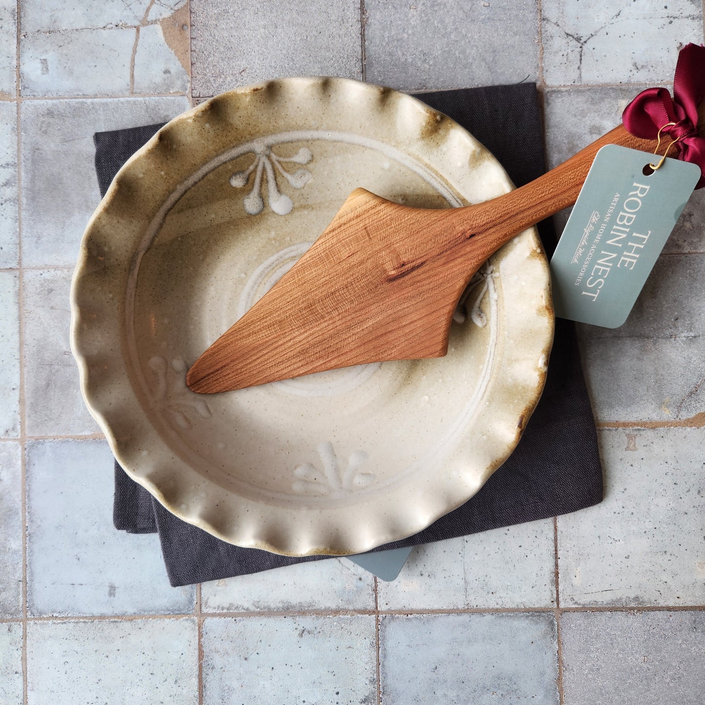 11" Pie Server - Bee's Oil Finish by Holland Bowl Mill