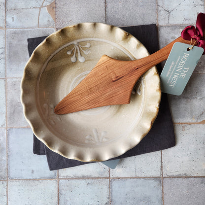 11" Pie Server - Bee's Oil Finish by Holland Bowl Mill